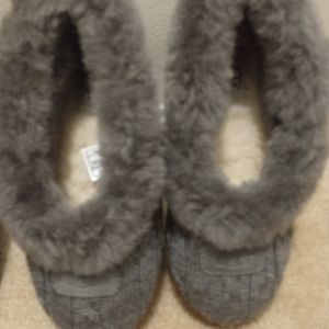 Ugg slippers grey size 5 cozy fall lofers